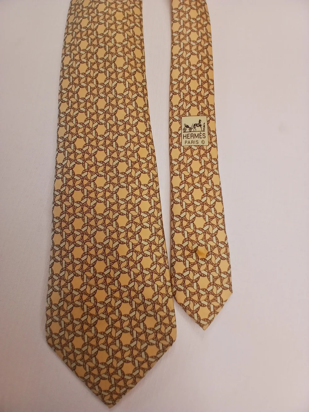 Vintage Hermes Paris 7935 MA Yellow Gold Chain Pattern 100%Silk France - Picture 2 of 9